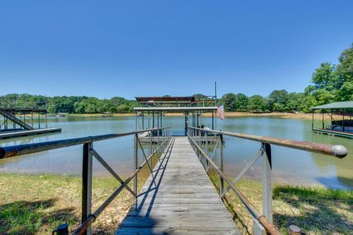 Private Dock & Game Room! Lake Hartwell Retreat