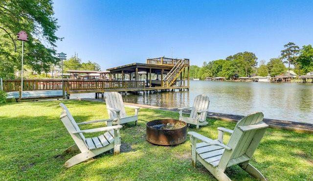 Private Dock + Yard: Lake Blackshear Family Escape