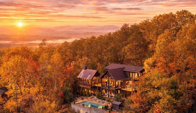Private Luxury Blue Ridge Lodge - Pool, Spa, Gym, Panoramic Long Range Views