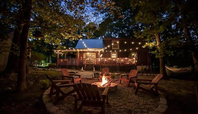 Private Luxury Cabin w/Hot Tub, Fire Pit & Sauna