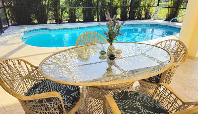 Private Oasis - 3 Bdrm Home Heated Pool