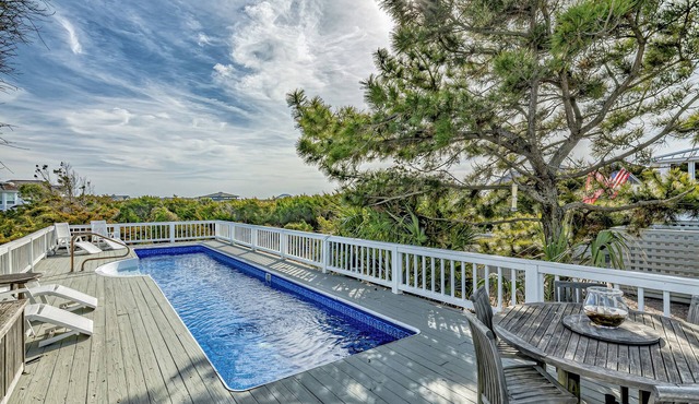 Private pool and views of the ocean on West Beach BHI!