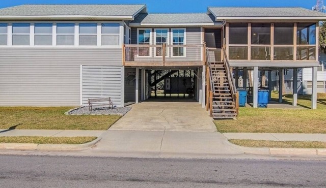 Private Pool at 'Livin' Is Easy' Spacious 5-bedroom & Cargo Lift at Edisto Beach