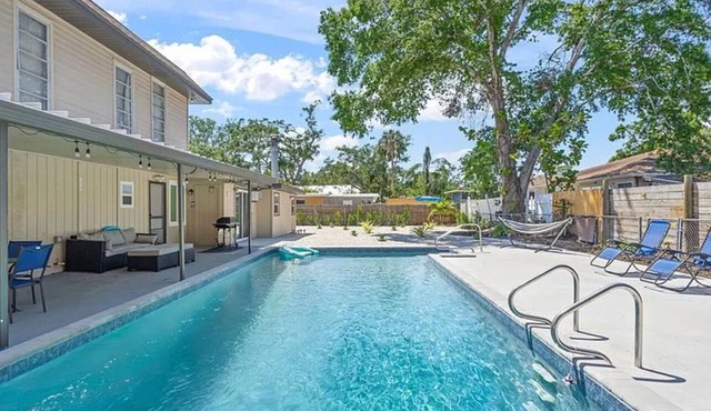 Private Pool Oasis Minutes to Siesta Key Beach Pet Friendly