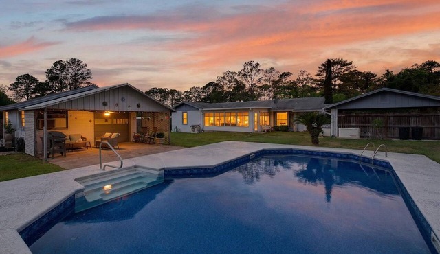 Private Poolside Paradise
