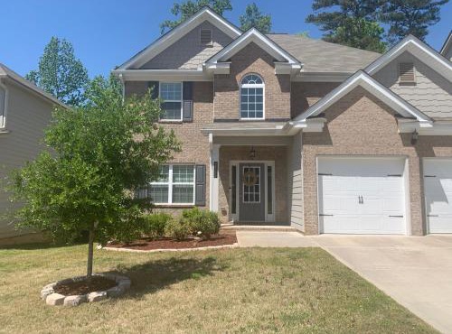 Private, quiet, immaculate bachelor pad with free parking on site