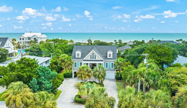 Raised Beach House, Outdoor Living, Rooftop Deck, Easy Walk to Beach and Creek