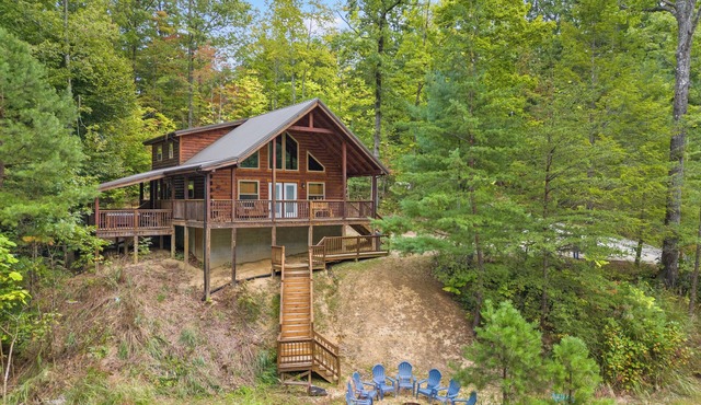 Red River Gorge Lakeside Cabin retreat! 4 bed 4 bath with a Hot Tub