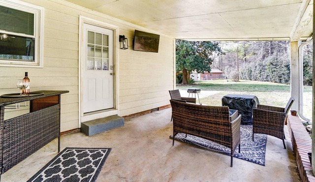 Reduced Pricing - Cute & Cozy Cottage - Just 10 mins. from Downtown Concord - Pets Ok - Large Yard
