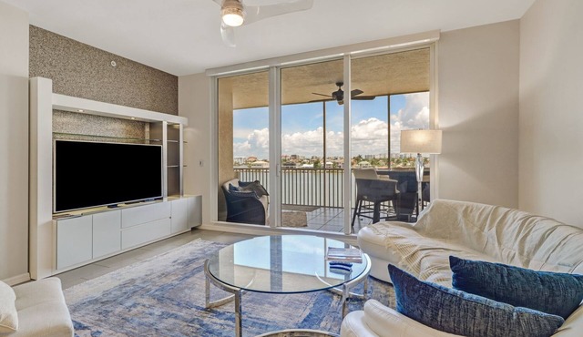 Regatta at Vanderbilt, upscale condo - 8 min walk to the beach! Great Bay views!