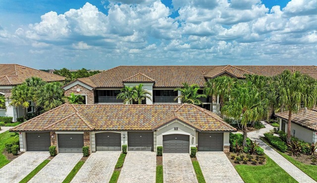 Resort Style, 2 BR + Den, Ground Floor - Lakewood National GC