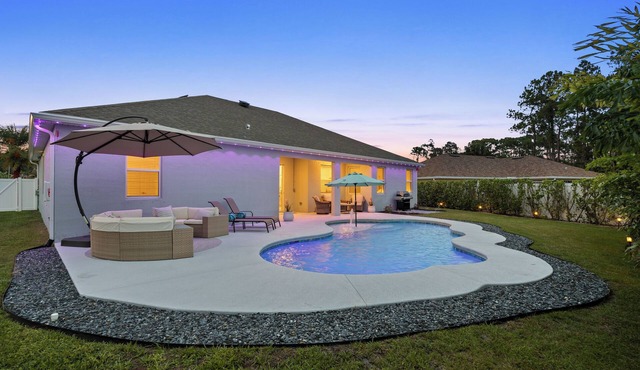 Resort-Style Heated Pool & Climate-Controlled Game Room - Sleeps 12, Real Beds