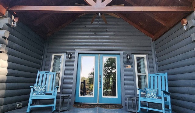 RidgeCrest Lodge: A Spacious Log Retreat in the Blue Ridge Foothills - 3 Suites