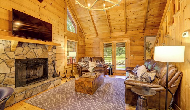 River Haven - Elegant Cabin Tucked Away on the Toccoa River