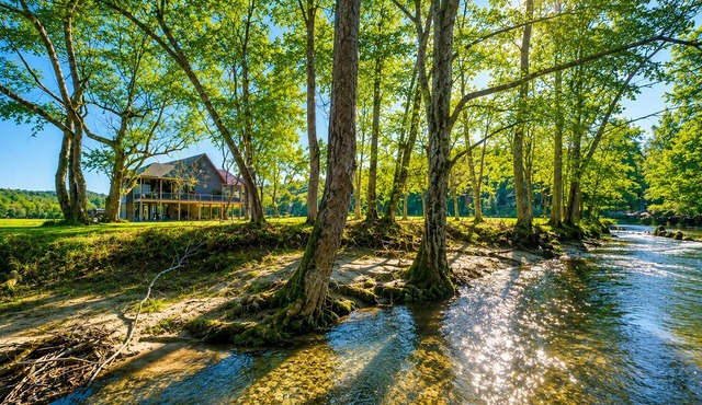River Run Retreat -3BR, dog-friendly, in Suches w/views, wifi, & wood fireplace!