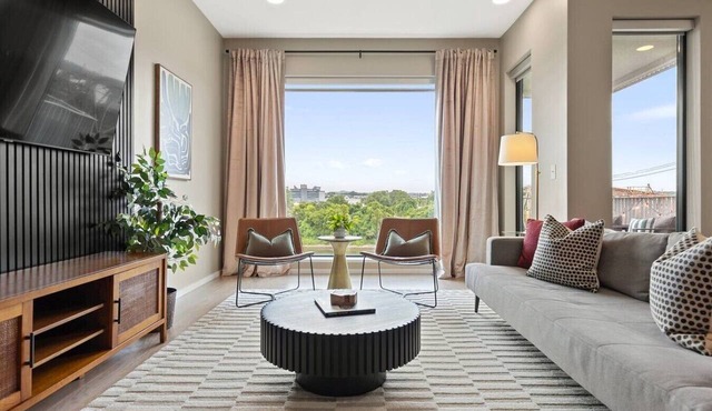 River View Luxury Condo with Garage, Walk to Downtown