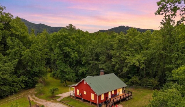 Riverfront Escape w Deck, Porch and Fenced Yard