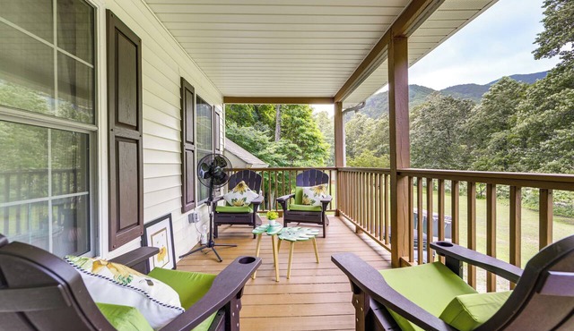 Riverfront Home w/Mtn Views, Near Blue Ridge Pkwy