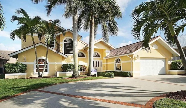 Riverhouse King - Cape Coral Riverfront Escape