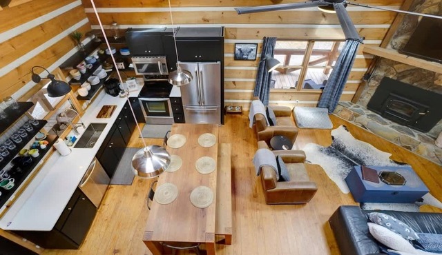 Riverside Cabin w/Hot Tub & Fire Pit