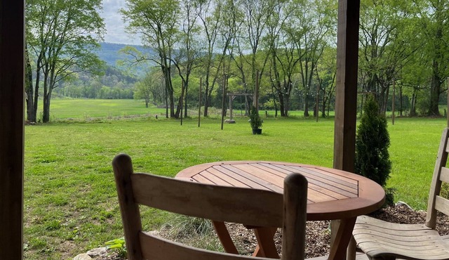 Romantic Cabin -Also available RV pad w/hookups -Heated Outside Shower & Soaker Tub - Mountain Views
