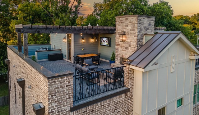 Rooftop Relaxation in Downtown Murfreesboro