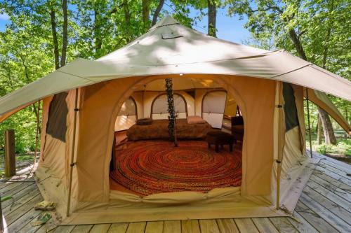 RRG Glamping Tent, AC, Fire Pit, Shared Hot Tub