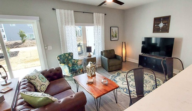 Rustic Industrial Home, Pet Friendly, Sleeps 8, 44