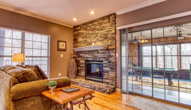 Saddleback Retreat, Hot Tub, Awesome Game Room, $560 FREE tickets each paid day