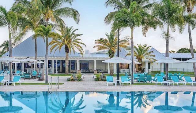 Sandpiper Bay King Room Breakfast, Pool & Gym