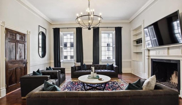 Savannah Historic Home Sleeps 20 Near Downtown