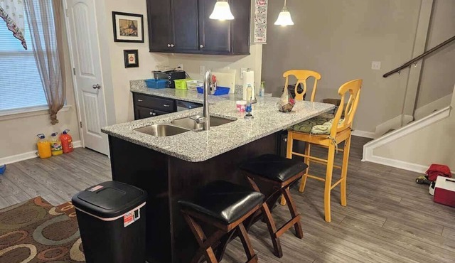 Scenic La Vergne Retreat | Dine and Unwind