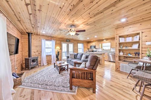 Scenic Murphy Escape with Hot Tub & Fire Pit!