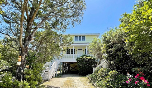 Sea View: Rooftop deck with spectacular views.