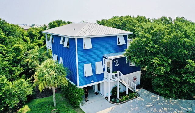 SeaWatch Coastal Retreat w/2 King Suites, 2 Decks, Pool, Tennis, Beach Access & Dog Friendly