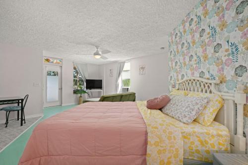 Sebring Circle Studio Stay- Postcard Mural Views