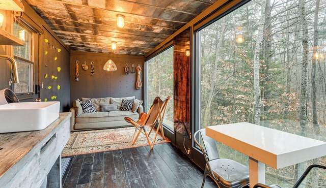 Secluded Red River Gorge Cabin w/Rooftop Deck!
