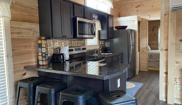 Serene Country Cabin. 30 min from TIEC, FENCE, hiking, & Spartanburg.