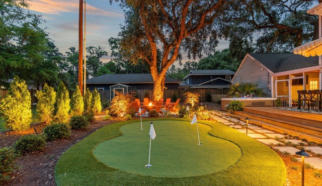 Serene Southern Retreat Beneath Spanish Moss-Draped Oaks: Backyard Oasis + 5TVs