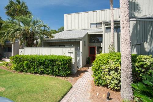 Shady Palms - 2BR Retreat w Pool & Beach Access