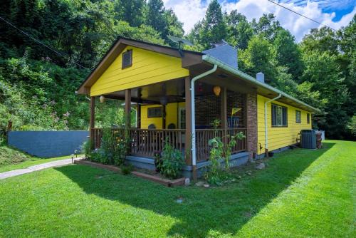 Slay The Dragon Dragon's Lair Cabin in Robbinsville, North Carolina w Creek