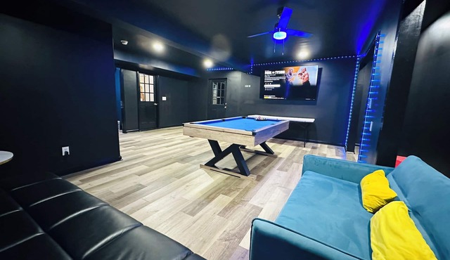 ☀️SLEEPS 12🏠 WITH PRIVATE INGROUND SWIMMING POOL/POOL TABLE/AMENITIES