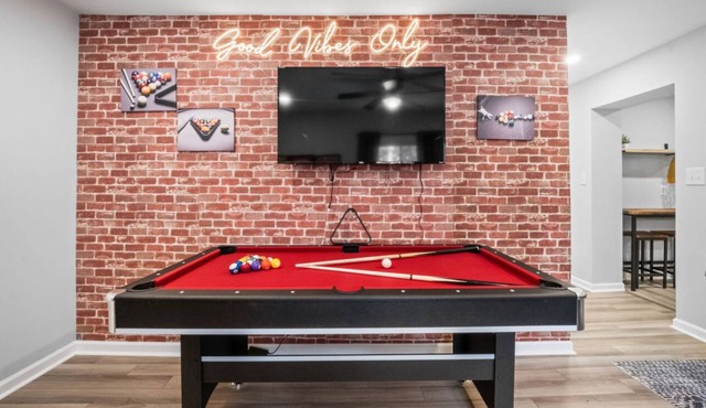 Sleeps 14 Hot Tub Pool Table 4 bed 3 bath 12 min to Near New River Gorge