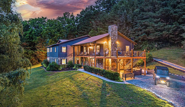 Sleeps 18 · 7BR Estate on 6 Acres Near Bryson City — Creek, Hot Tub, Game Room