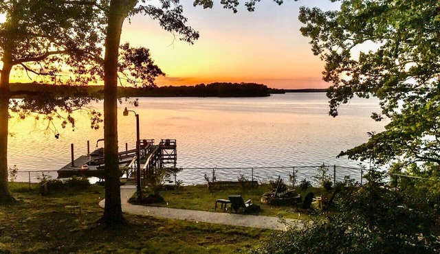 Small piece of heaven on the lake - King suite