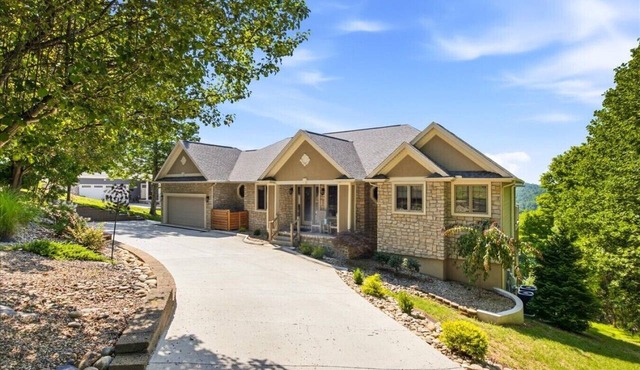 SMOKEY`S POINT LAKEVIEW - COVERED SLIP, SLEEPS 22
