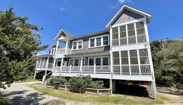 Sounds Perfect and Secret Cedars: Waterfront. Views of the Lighthouse.