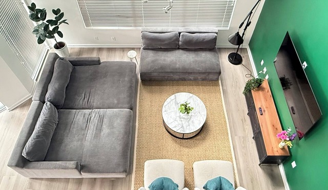 Spacious 3 BDR apartment. Perfect for family and groups. Walk to Eats and Shops.
