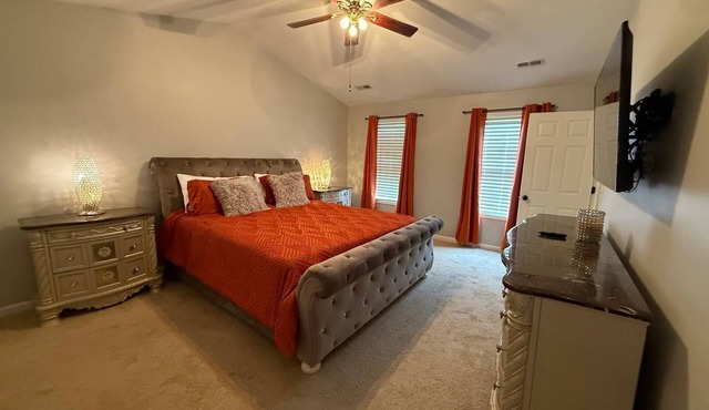 Spacious 4-bedroom house in peaceful Greensboro