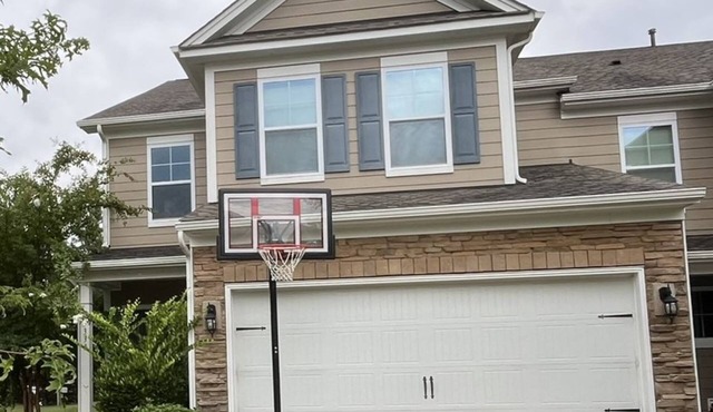Spacious 4-bedroom townhome with WiFi, AC in terrific Fort Mill